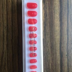 Static Nails - reusable pop on manicure